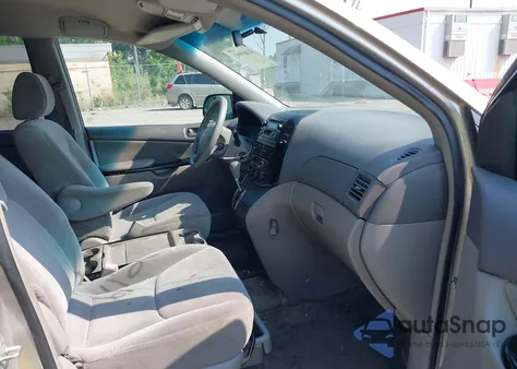 2005 Toyota Sienna Le from USA, damaged, VIN 5TDZA23C05S358385